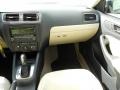 Black - Jetta SE Sedan Photo No. 15