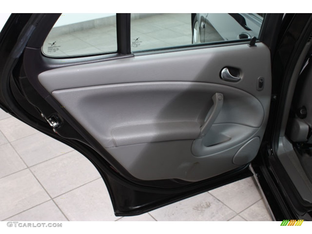 2005 Saab 9-5 Aero Sedan Granite Gray Door Panel Photo #57237902