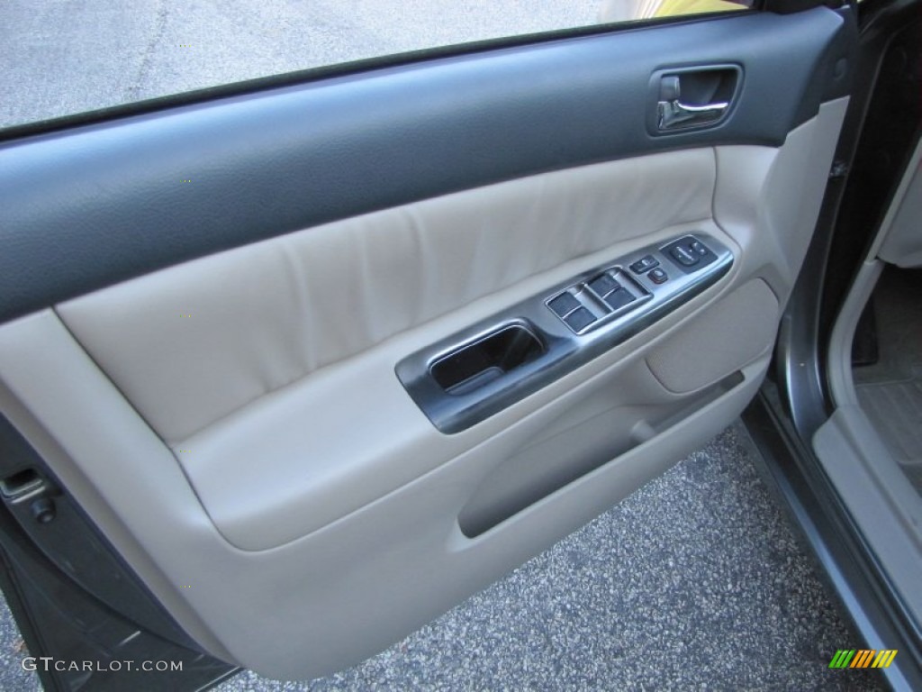 2002 Toyota Camry LE V6 Door Panel Photos