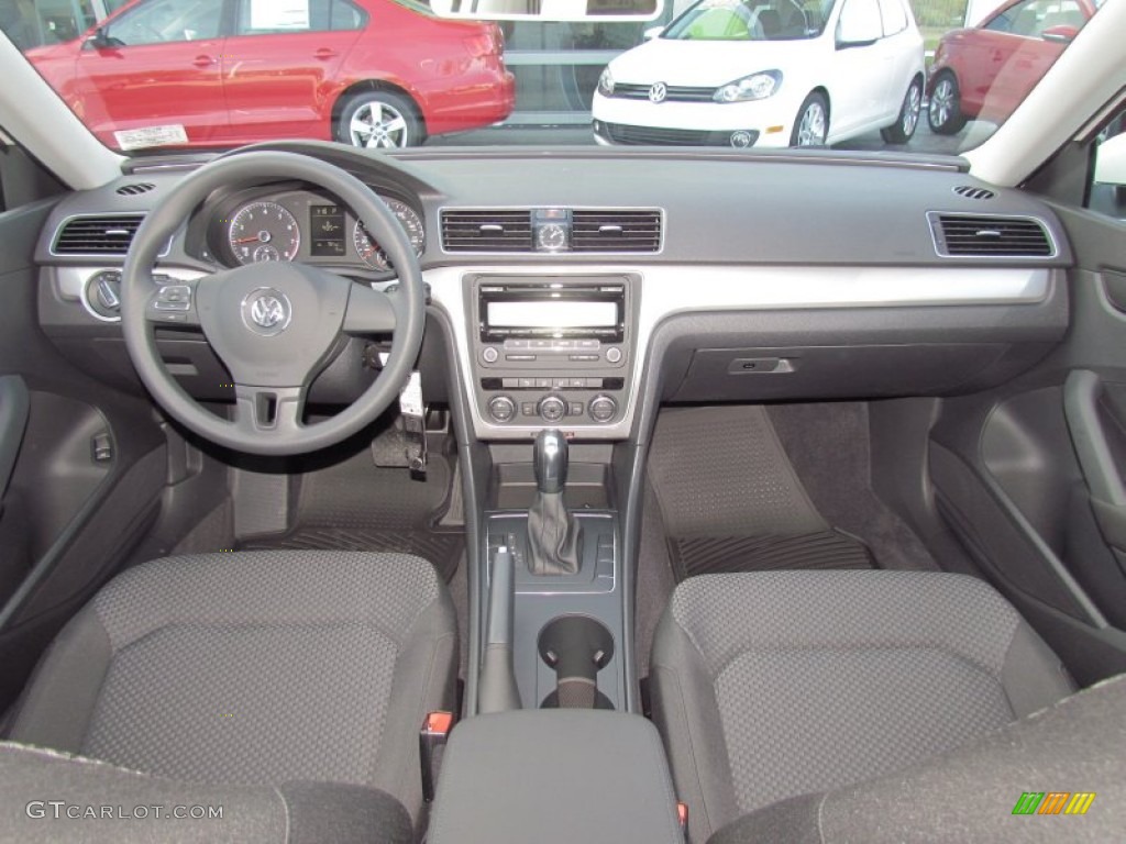 2012 Passat 2.5L S - Candy White / Titan Black photo #5