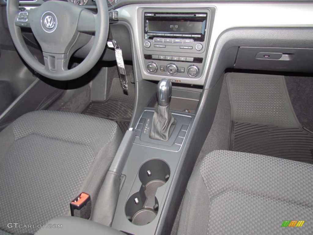 2012 Passat 2.5L S - Candy White / Titan Black photo #6