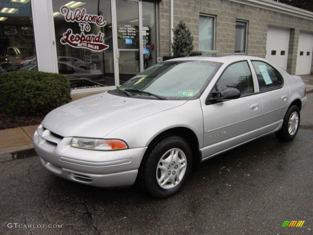 2000 Stratus SE - Bright Silver Metallic / Agate photo #1