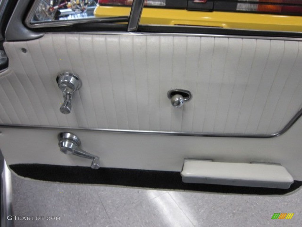 1964 Chevrolet Corvette Sting Ray Coupe White/Black Door Panel Photo #57257114