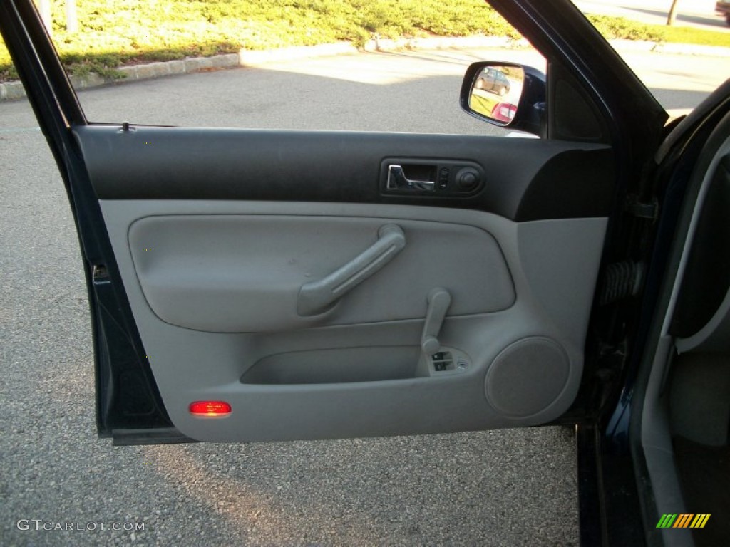 2002 Volkswagen Jetta GL Sedan Grey Door Panel Photo #57259007