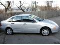 2002 CD Silver Metallic Ford Focus SE Sedan  photo #4