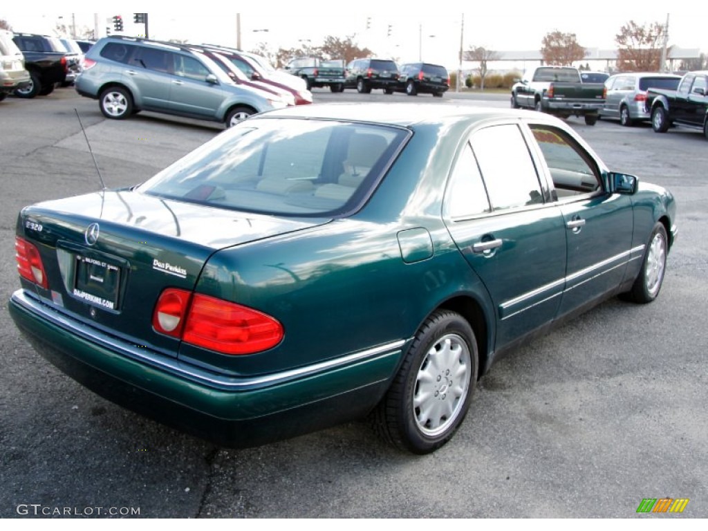 1996 E 320 Sedan - Brilliant Emerald Metallic / Beige photo #7