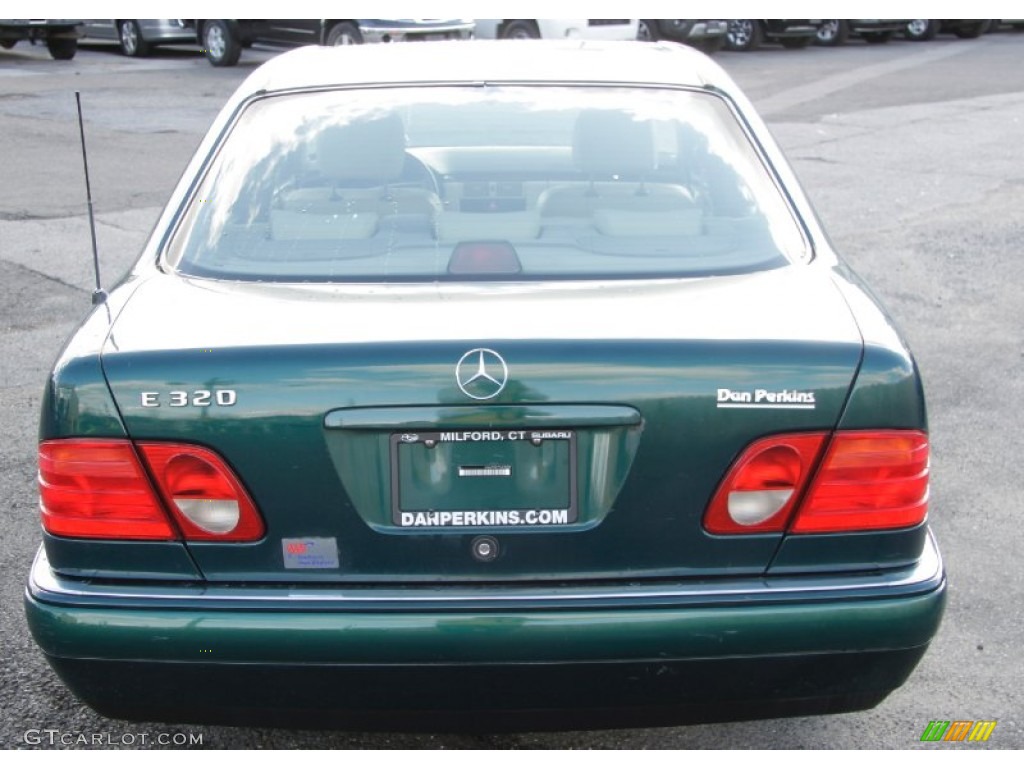 1996 E 320 Sedan - Brilliant Emerald Metallic / Beige photo #8