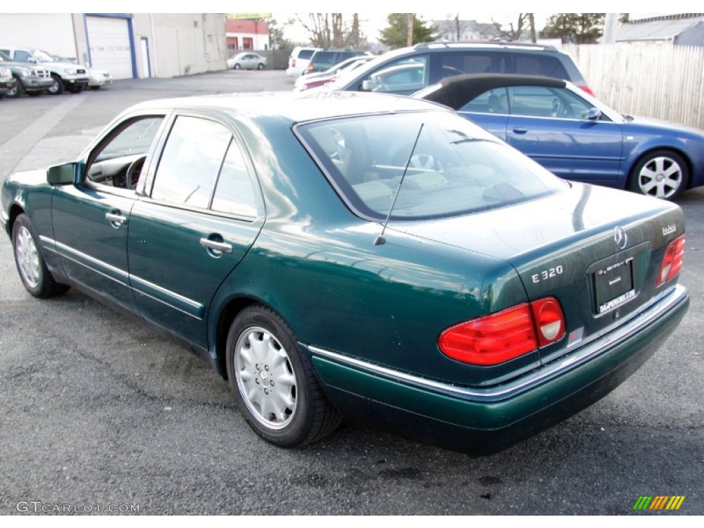 1996 E 320 Sedan - Brilliant Emerald Metallic / Beige photo #10