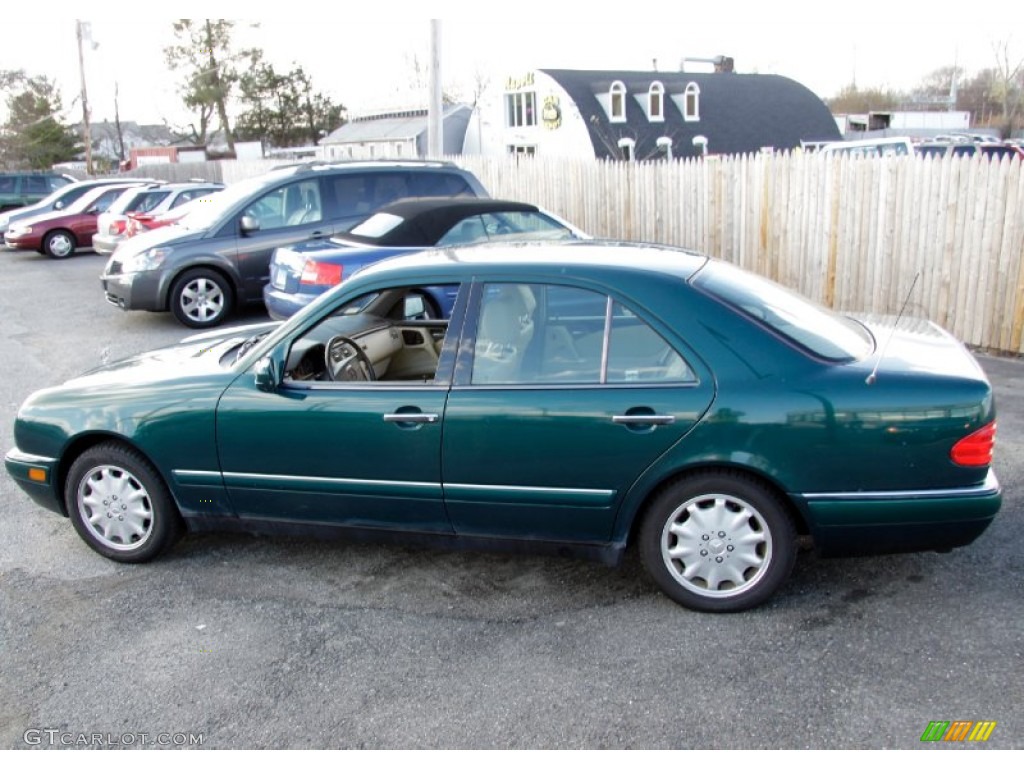 1996 E 320 Sedan - Brilliant Emerald Metallic / Beige photo #11