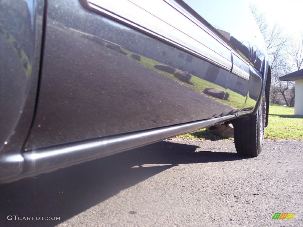 2004 Silverado 1500 LS Extended Cab 4x4 - Dark Gray Metallic / Medium Gray photo #30