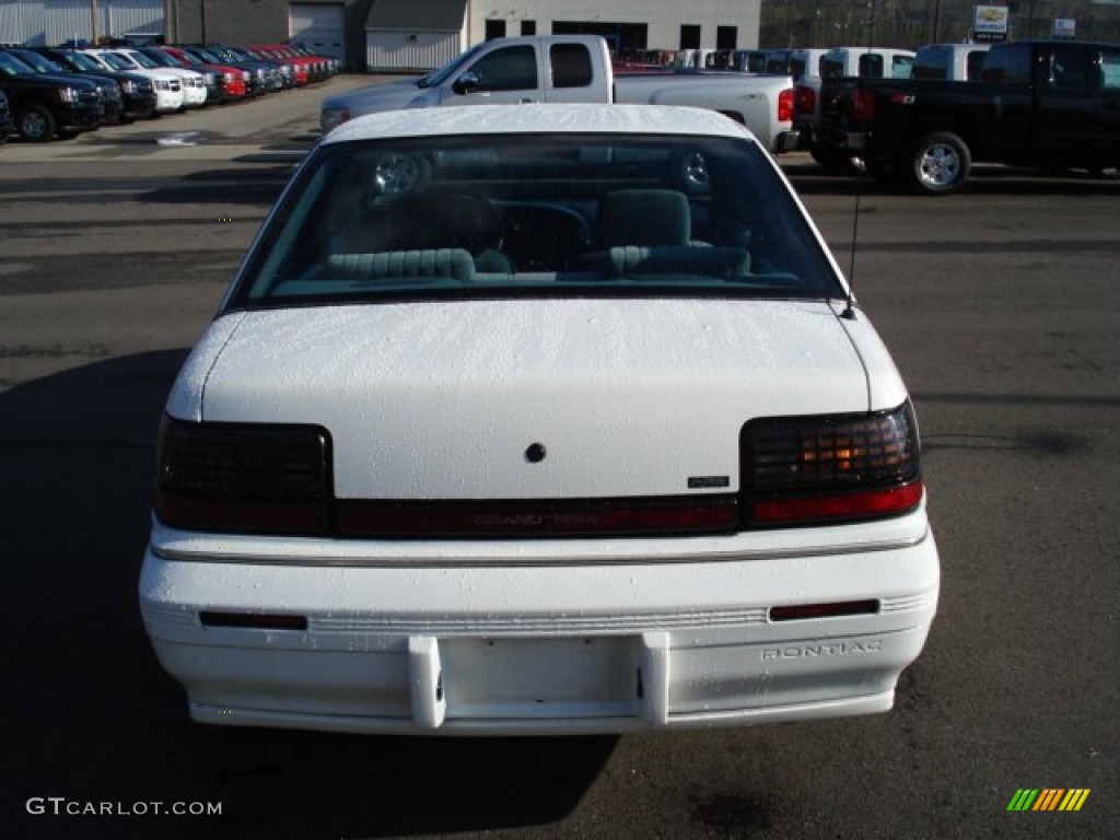 1996 Grand Prix SE Sedan - Bright White / Graphite Gray photo #5