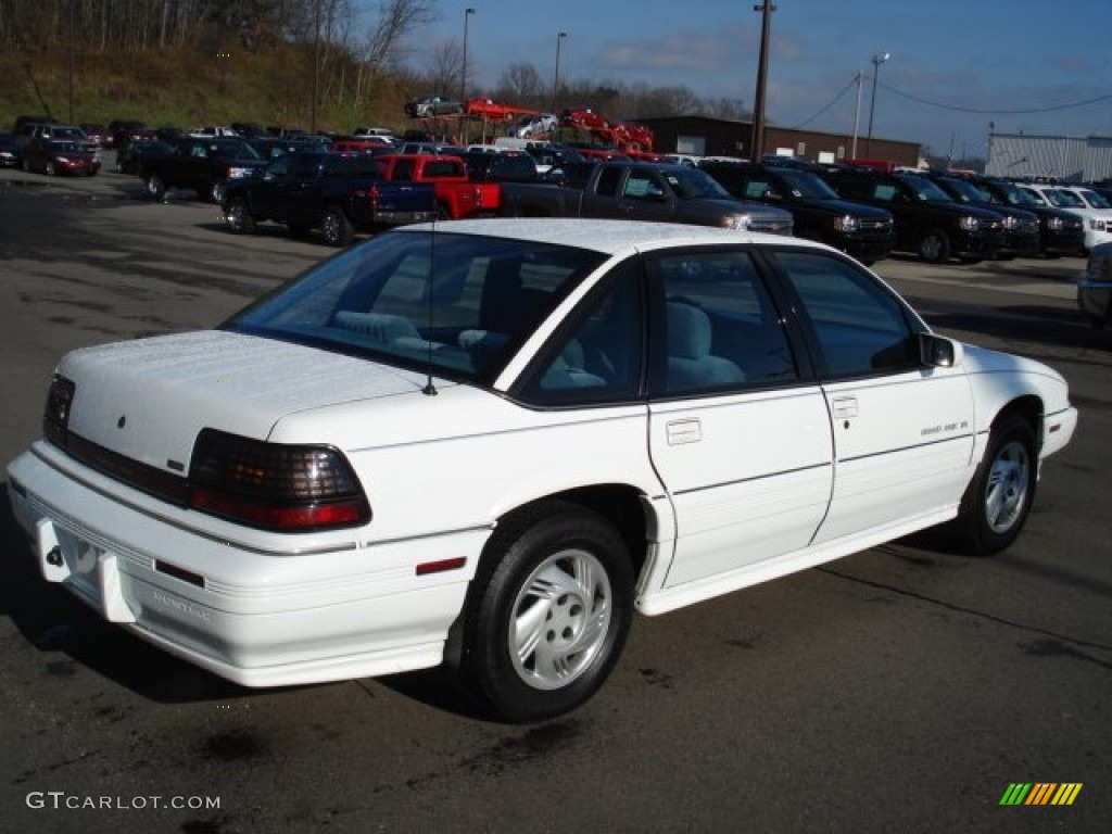 1996 Grand Prix SE Sedan - Bright White / Graphite Gray photo #6