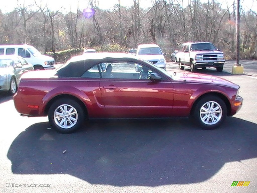 2007 Mustang V6 Deluxe Convertible - Torch Red / Light Graphite photo #7