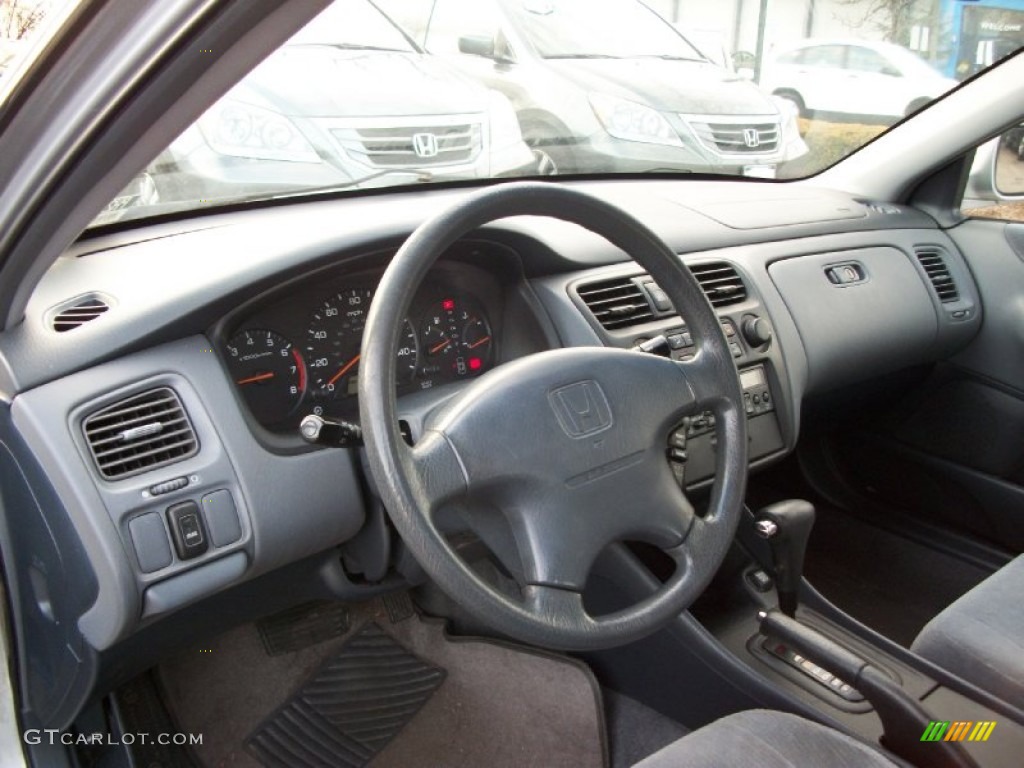 2000 Honda Accord LX Sedan Dashboard Photos