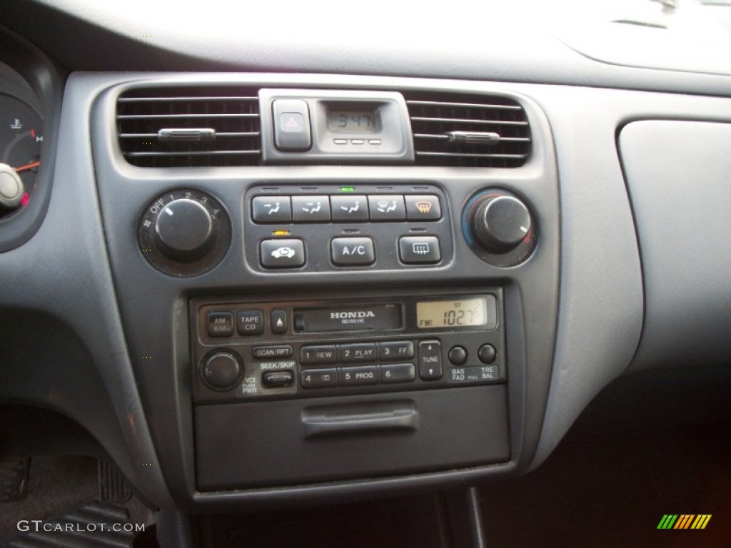 2000 Honda Accord LX Sedan Controls Photo #57281391