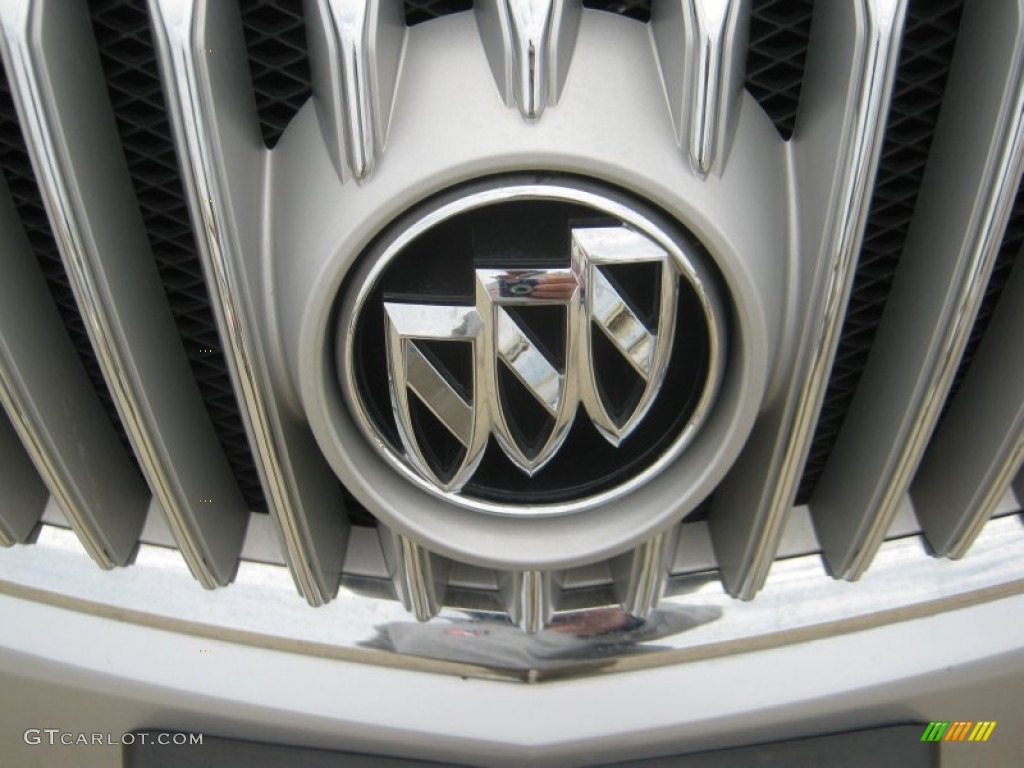2011 Buick LaCrosse CXL Marks and Logos Photos