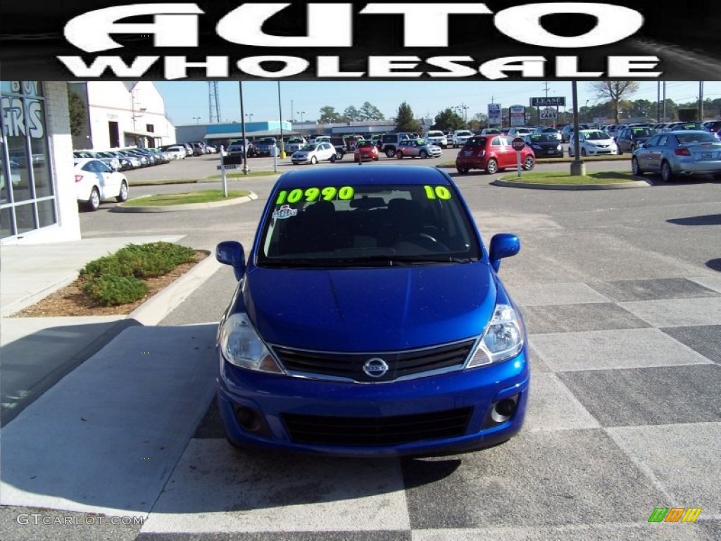 2010 Versa 1.8 S Hatchback - Metallic Blue / Charcoal photo #2