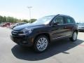 Deep Black Metallic - Tiguan SE Photo No. 1