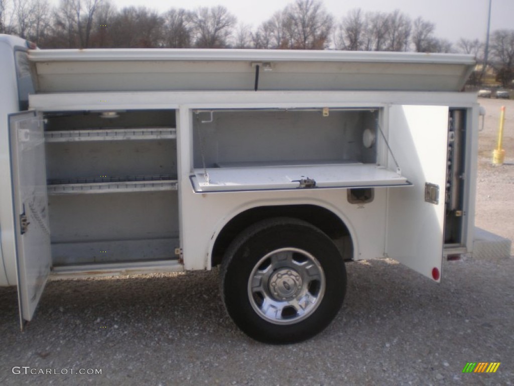 2005 F350 Super Duty XLT SuperCab Commercial - Oxford White / Medium Flint photo #11