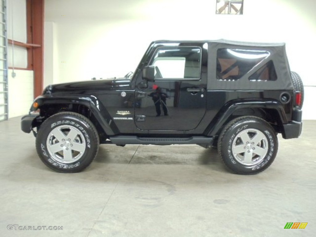 2011 Wrangler Sahara 4x4 - Black / Black/Dark Saddle photo #2