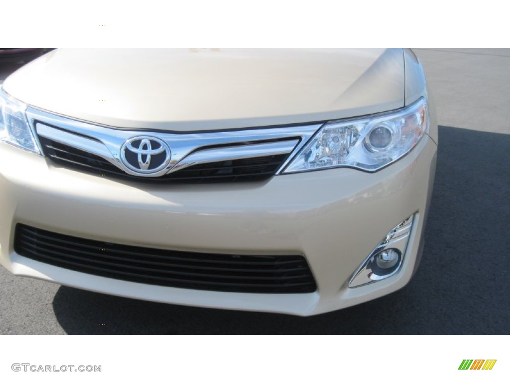 2012 Camry XLE V6 - Sandy Beach Metallic / Ivory photo #9