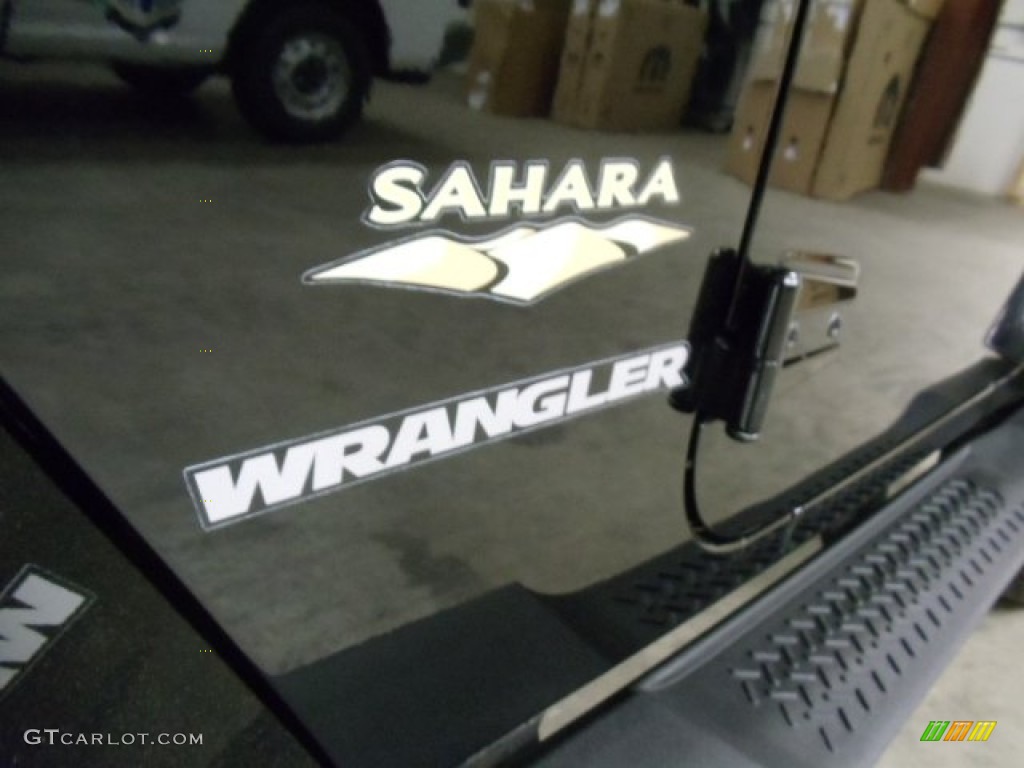 2011 Wrangler Sahara 4x4 - Black / Black/Dark Saddle photo #28