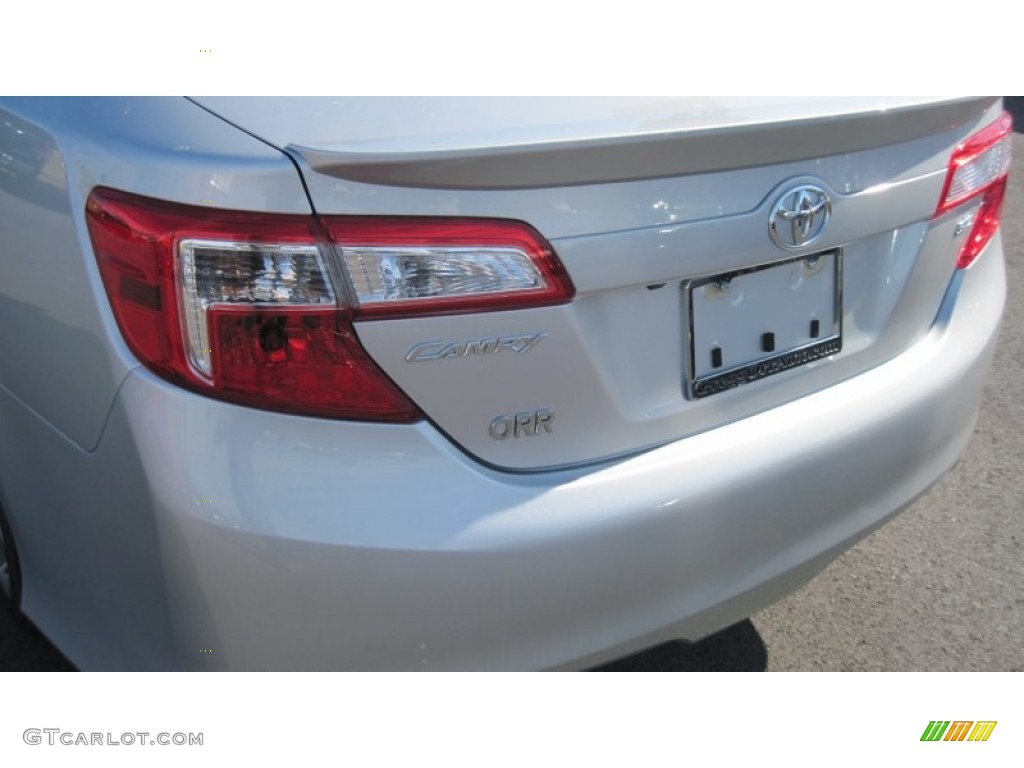 2012 Camry SE V6 - Classic Silver Metallic / Black photo #15