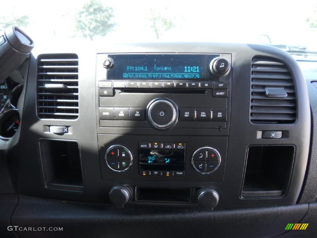 2008 Chevrolet Silverado 1500 LT Extended Cab Controls Photo #57293001