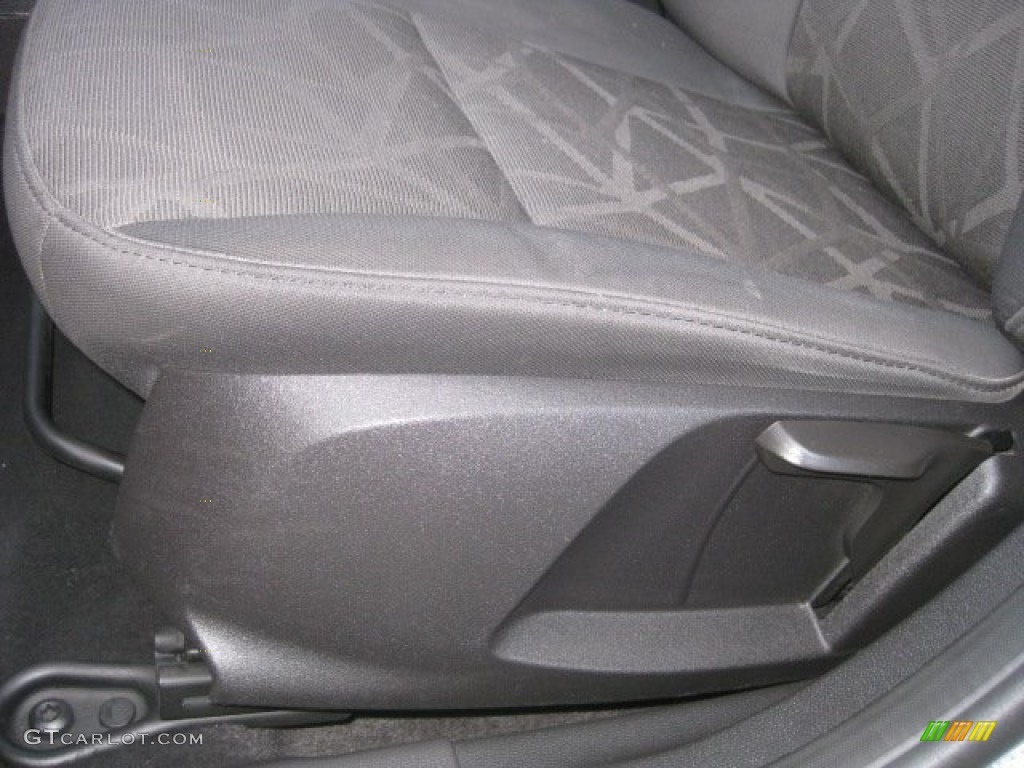 2011 Fiesta SE Sedan - Lime Squeeze Metallic / Charcoal Black/Blue Cloth photo #20