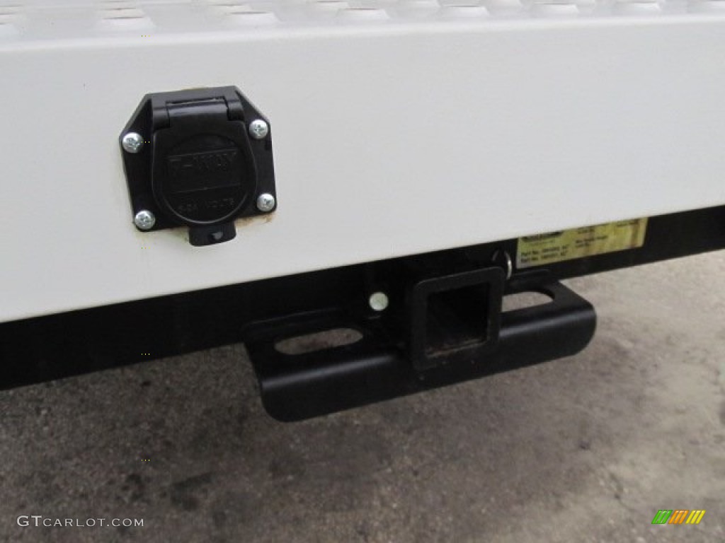 2011 F350 Super Duty XL Regular Cab 4x4 Chassis Commercial - Oxford White / Steel photo #11
