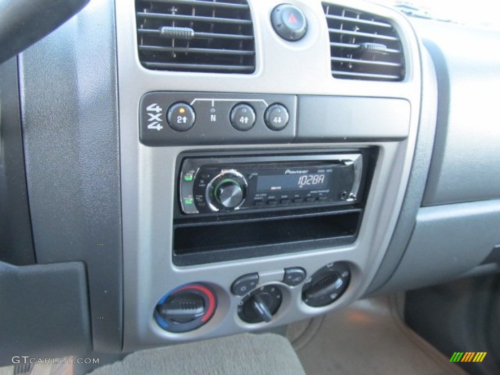 2005 Chevrolet Colorado LS Crew Cab 4x4 Controls Photo #57298437
