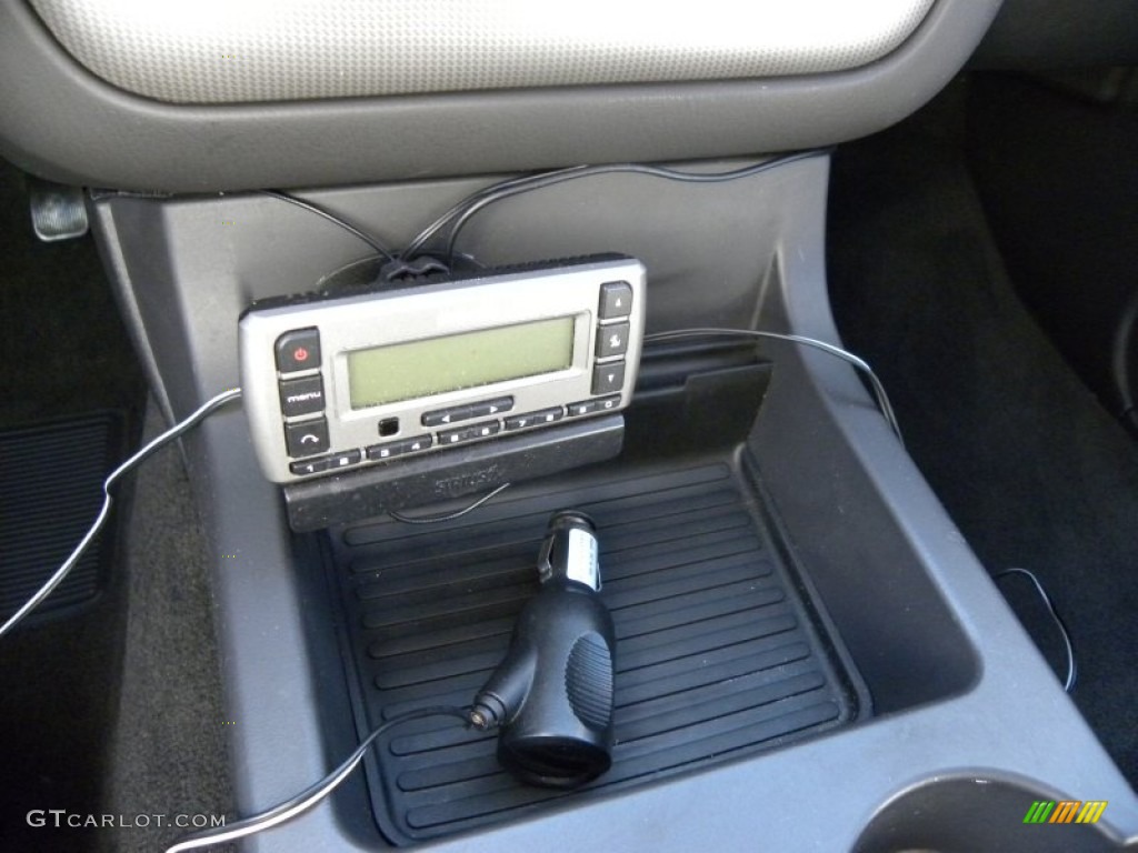 2004 Explorer XLT 4x4 - Mineral Grey Metallic / Graphite photo #22