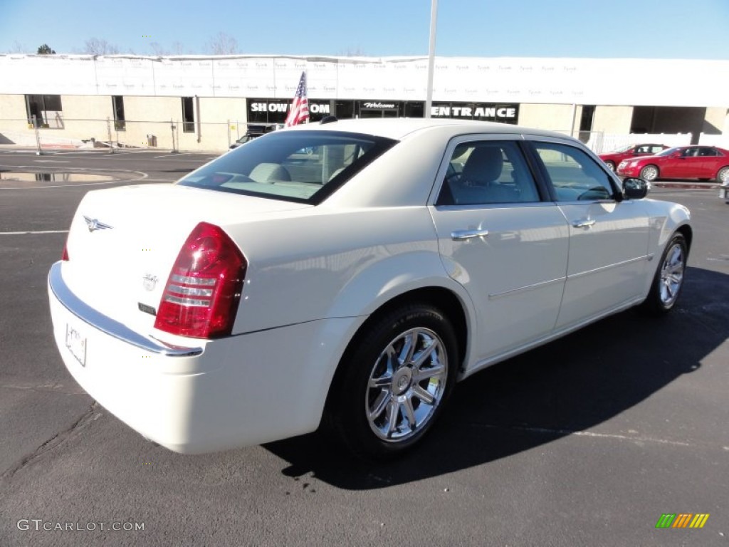 2005 300 C HEMI - Cool Vanilla / Dark Slate Gray/Light Graystone photo #8