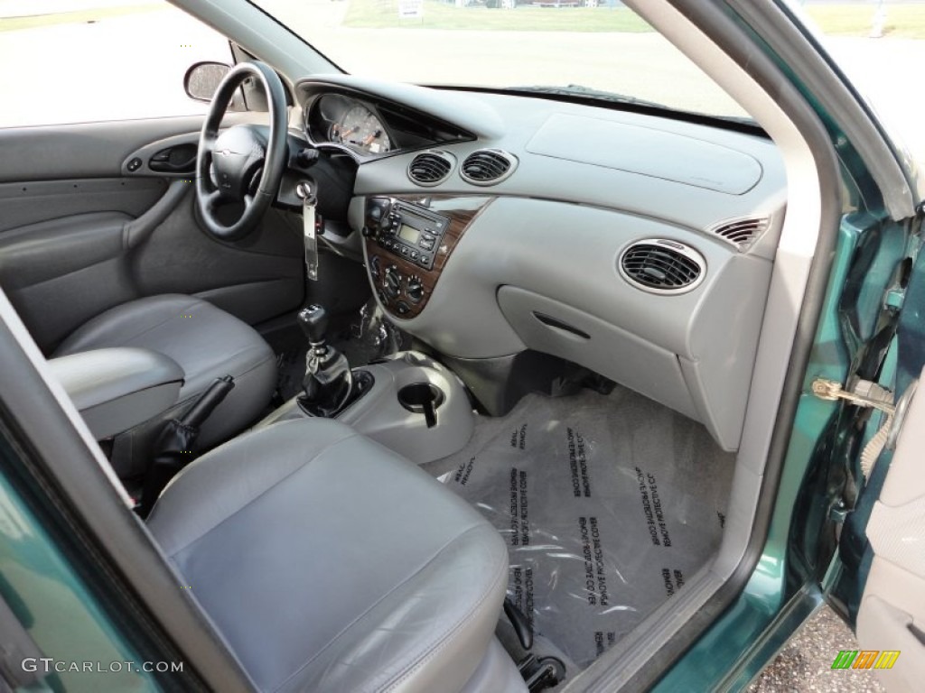 2000 Ford Focus ZTS Sedan Medium Graphite Dashboard Photo #57301578