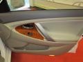 Super White - Camry XLE Photo No. 26