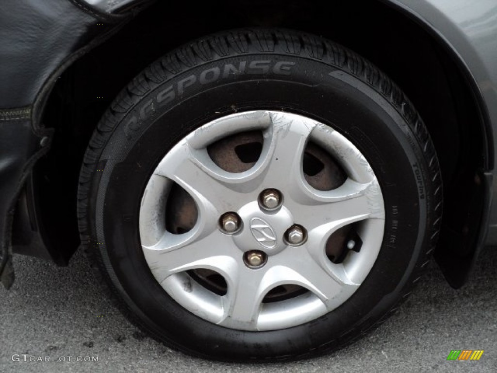 2003 Hyundai Accent GL Coupe Wheel Photos