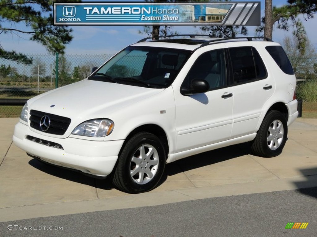 Polar White Mercedes-Benz ML