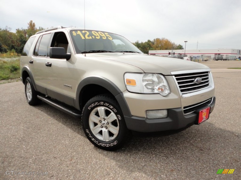 2006 Explorer XLT 4x4 - Pueblo Gold Metallic / Camel photo #1