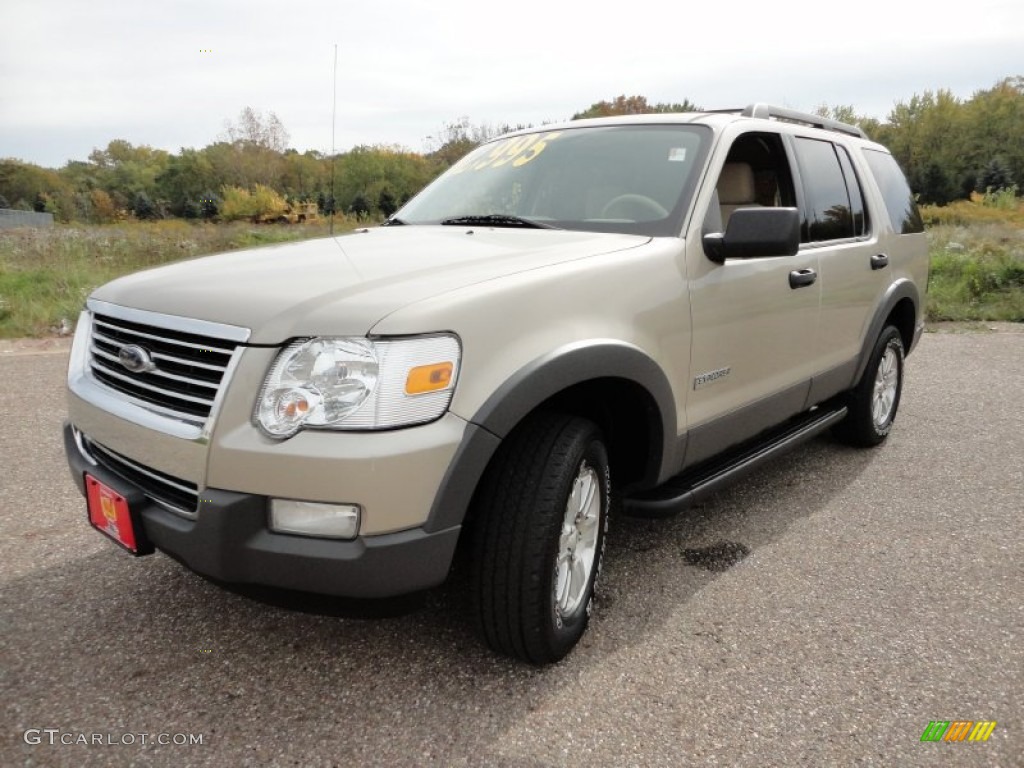 2006 Explorer XLT 4x4 - Pueblo Gold Metallic / Camel photo #11