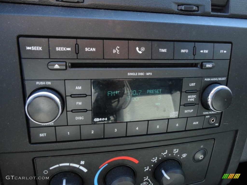 2008 Dodge Dakota ST Crew Cab Audio System Photo #57315982