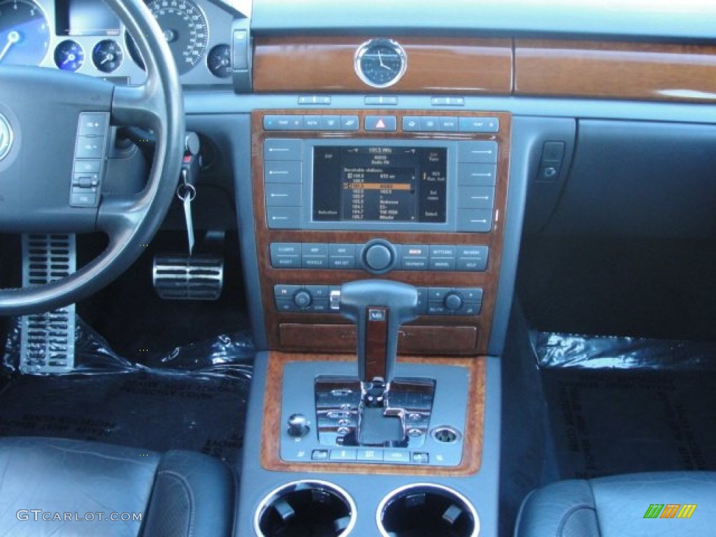 2004 Volkswagen Phaeton V8 4Motion Sedan Controls Photo #57316543