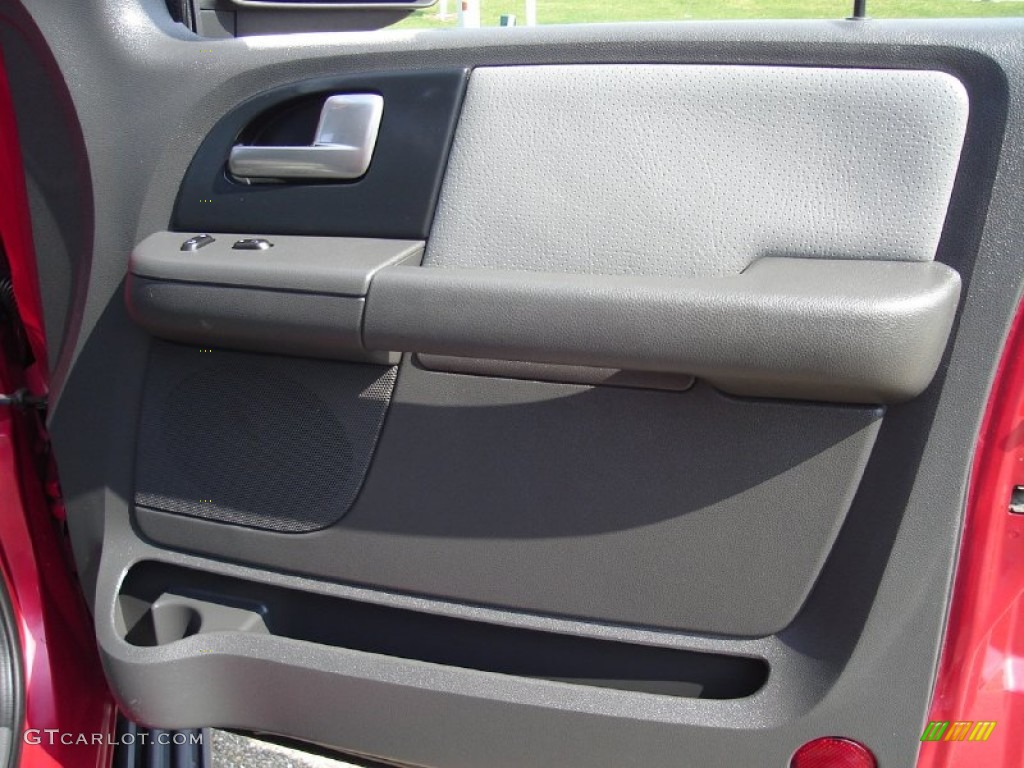 2003 Expedition XLT 4x4 - Laser Red Tinted Metallic / Flint Grey photo #21