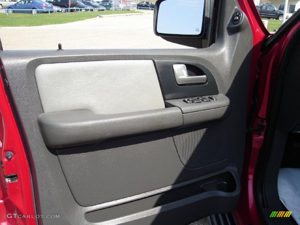 2003 Expedition XLT 4x4 - Laser Red Tinted Metallic / Flint Grey photo #25