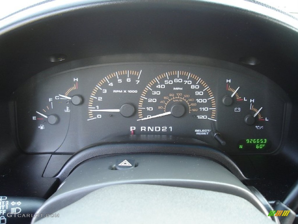 2003 Expedition XLT 4x4 - Laser Red Tinted Metallic / Flint Grey photo #27