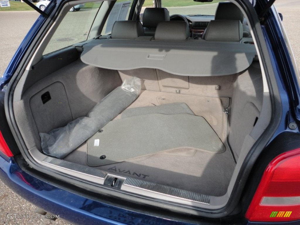 2001 Audi A4 2.8 quattro Avant Trunk Photos