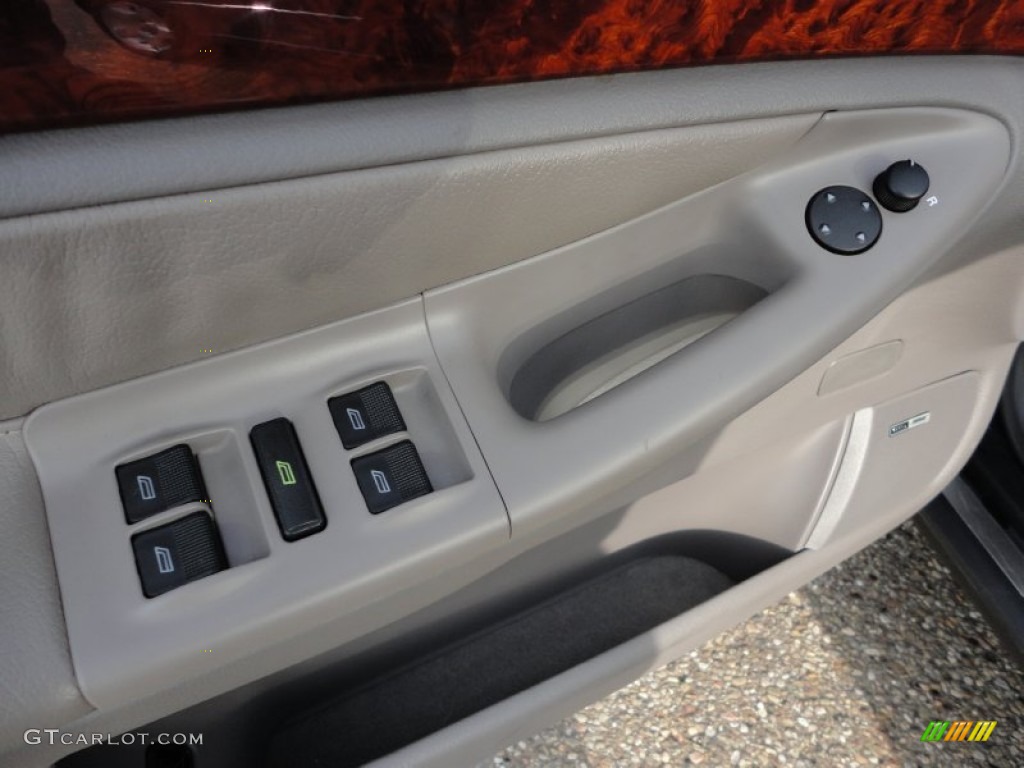 2001 Audi A4 2.8 quattro Avant Controls Photo #57323047