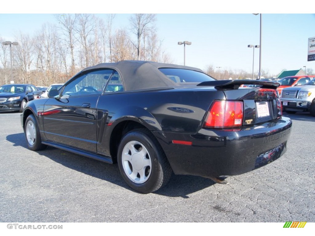 2001 Mustang V6 Convertible - Black / Dark Charcoal photo #27