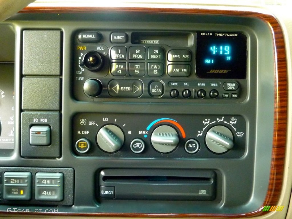 2000 Cadillac Escalade 4WD Controls Photo #57323722