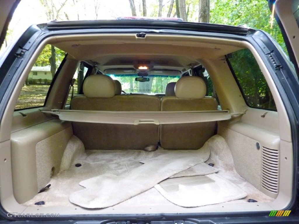 2000 Cadillac Escalade 4WD Trunk Photo #57323857