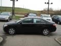 Black - Camry LE Photo No. 5